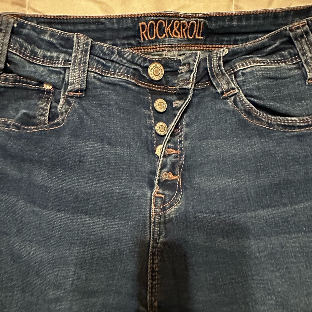 Womens high rise trouser. Buttons in the front